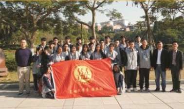 อาจารย์ไฉเจี้ยนหมิงและนักเรียนทุนการศึกษาเฉินเจียเกิง-ปวชเขียนบทความ